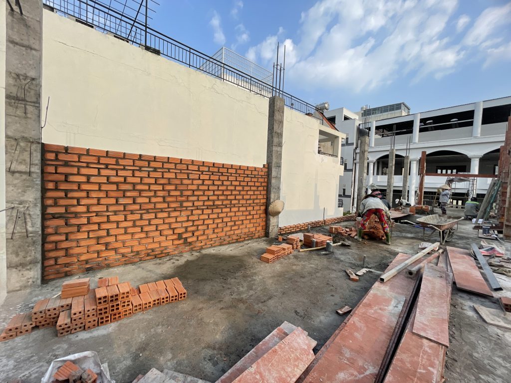 ưu nhược điểm khi xây tường 10 và tường 20 nhà phố