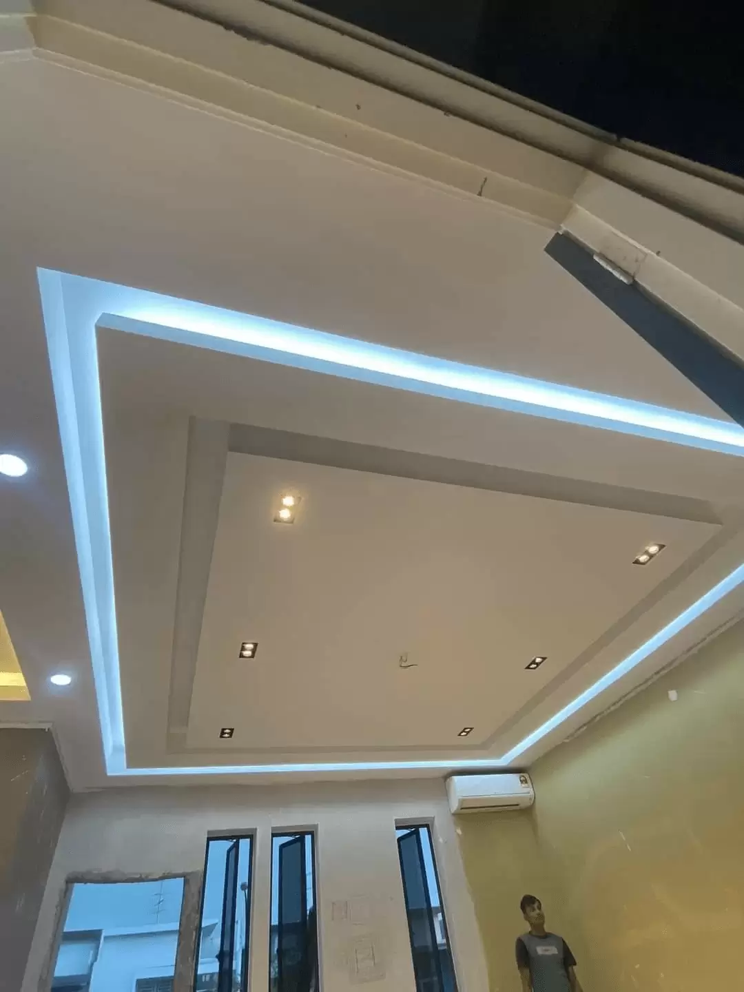 mẫu trần thạch cao phòng khách hình chữ nhật hiện đại