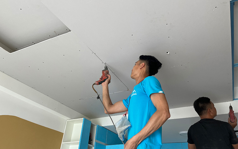 mẫu trần thạch cao phòng bếp đẹp và ấm cúng
